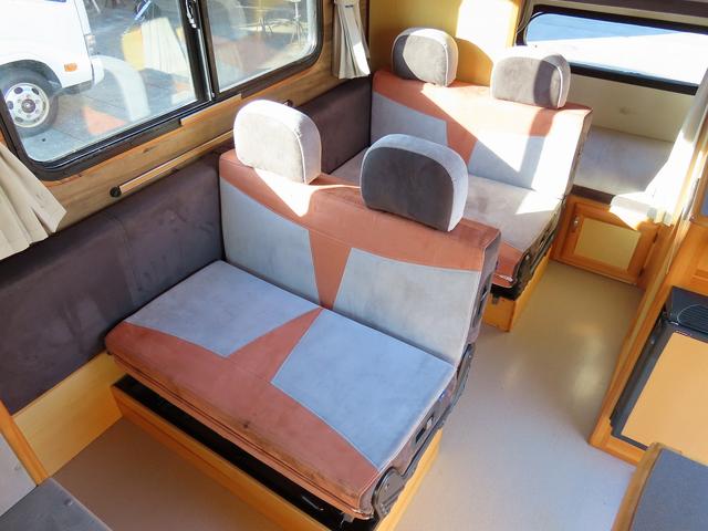 ボンゴトラック ＡｔｏＺ製　アミティ　キャンピングカー　シンク　電子レンジ　１８００Ｗインバータ　シングルサブバッテリー　走行充電　外部充電　給排水ポリタンク　ＤＣ冷蔵庫　マックスファン　アウターシャワー　ＡＣコンセント　エントランス網戸（12枚目）