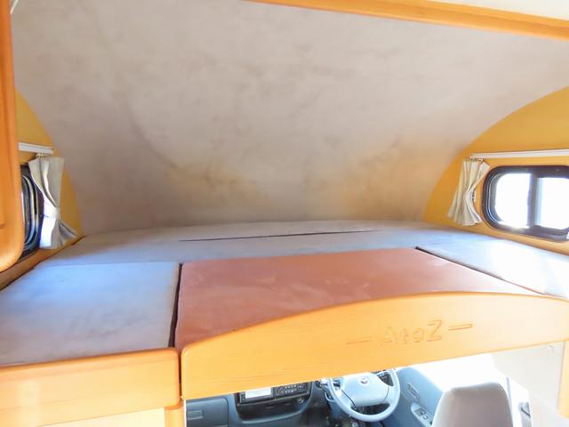 ボンゴトラック ＡｔｏＺ製　アミティ　キャンピングカー　シンク　電子レンジ　１８００Ｗインバータ　シングルサブバッテリー　走行充電　外部充電　給排水ポリタンク　ＤＣ冷蔵庫　マックスファン　アウターシャワー　ＡＣコンセント　エントランス網戸（13枚目）