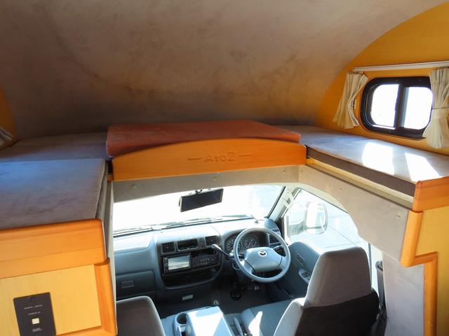 ボンゴトラック ＡｔｏＺ製　アミティ　キャンピングカー　シンク　電子レンジ　１８００Ｗインバータ　シングルサブバッテリー　走行充電　外部充電　給排水ポリタンク　ＤＣ冷蔵庫　マックスファン　アウターシャワー　ＡＣコンセント　エントランス網戸（15枚目）