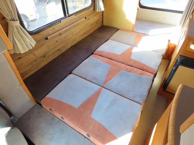 ボンゴトラック ＡｔｏＺ製　アミティ　キャンピングカー　シンク　電子レンジ　１８００Ｗインバータ　シングルサブバッテリー　走行充電　外部充電　給排水ポリタンク　ＤＣ冷蔵庫　マックスファン　アウターシャワー　ＡＣコンセント　エントランス網戸（17枚目）