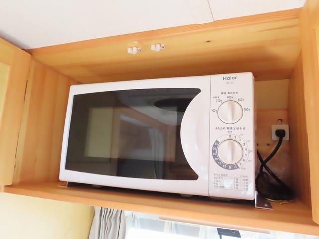 ボンゴトラック ＡｔｏＺ製　アミティ　キャンピングカー　シンク　電子レンジ　１８００Ｗインバータ　シングルサブバッテリー　走行充電　外部充電　給排水ポリタンク　ＤＣ冷蔵庫　マックスファン　アウターシャワー　ＡＣコンセント　エントランス網戸（30枚目）