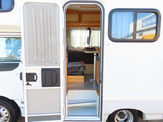 ボンゴトラック ＡｔｏＺ製　アミティ　キャンピングカー　シンク　電子レンジ　１８００Ｗインバータ　シングルサブバッテリー　走行充電　外部充電　給排水ポリタンク　ＤＣ冷蔵庫　マックスファン　アウターシャワー　ＡＣコンセント　エントランス網戸（37枚目）