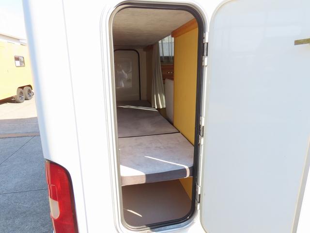 ボンゴトラック ＡｔｏＺ製　アミティ　キャンピングカー　シンク　電子レンジ　１８００Ｗインバータ　シングルサブバッテリー　走行充電　外部充電　給排水ポリタンク　ＤＣ冷蔵庫　マックスファン　アウターシャワー　ＡＣコンセント　エントランス網戸（40枚目）