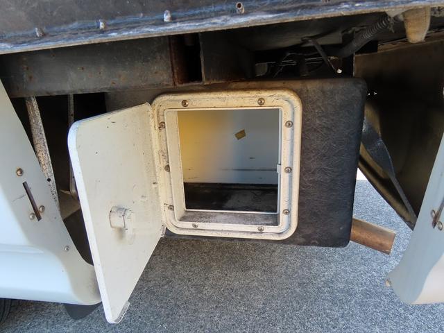 ボンゴトラック ＡｔｏＺ製　アミティ　キャンピングカー　シンク　電子レンジ　１８００Ｗインバータ　シングルサブバッテリー　走行充電　外部充電　給排水ポリタンク　ＤＣ冷蔵庫　マックスファン　アウターシャワー　ＡＣコンセント　エントランス網戸（41枚目）