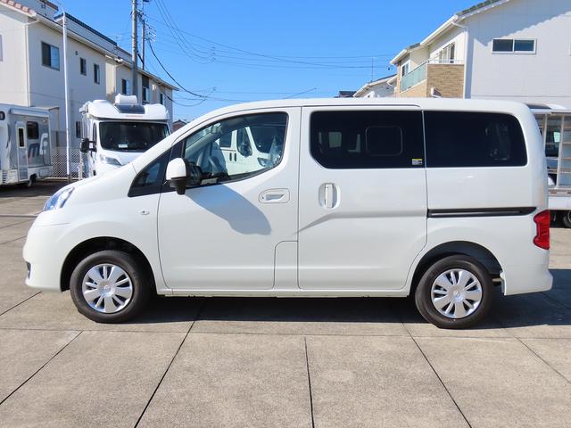 NV200バネットワゴン 新車 FOCS ルソ キャンピングカー 5ナンバー リチウム200Ah 急速走行充電器 急速外部充電器 12Vクーラー フリップダウンモニター レザーシート加工 スマートキー 外部電源 ACコンセント テーブル USB(5枚目)