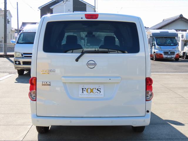 NV200バネットワゴン 新車 FOCS ルソ キャンピングカー 5ナンバー リチウム200Ah 急速走行充電器 急速外部充電器 12Vクーラー フリップダウンモニター レザーシート加工 スマートキー 外部電源 ACコンセント テーブル USB(7枚目)