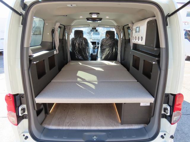 NV200バネットワゴン 新車 FOCS ルソ キャンピングカー 5ナンバー リチウム200Ah 急速走行充電器 急速外部充電器 12Vクーラー フリップダウンモニター レザーシート加工 スマートキー 外部電源 ACコンセント テーブル USB(15枚目)