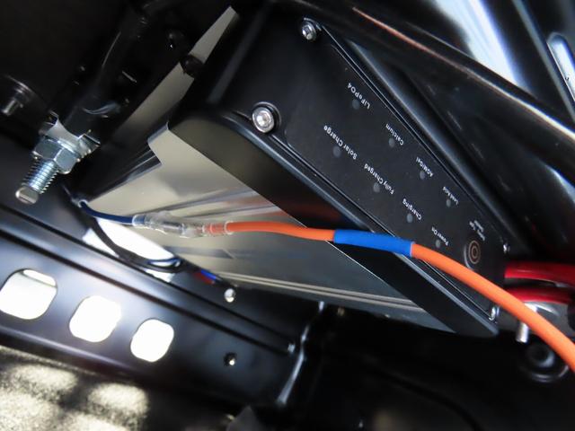 NV200バネットワゴン 新車 FOCS ルソ キャンピングカー 5ナンバー リチウム200Ah 急速走行充電器 急速外部充電器 12Vクーラー フリップダウンモニター レザーシート加工 スマートキー 外部電源 ACコンセント テーブル USB(26枚目)