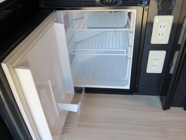 ハイエースワゴン FOCS DSプレミアム キャンピングカー 後席モニター リアヒーター リアクーラー 冷蔵庫 1500Wインバータ 社外ソナー 社外クルコン 18インチAW シングルサブバッテリー シンク ACコンセント 新品タイヤ 外部電源(16枚目)