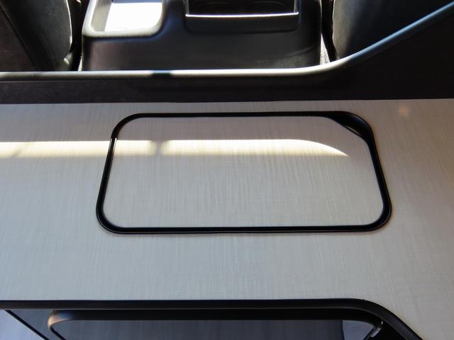 ハイエースワゴン FOCS DSプレミアム キャンピングカー 後席モニター リアヒーター リアクーラー 冷蔵庫 1500Wインバータ 社外ソナー 社外クルコン 18インチAW シングルサブバッテリー シンク ACコンセント 新品タイヤ 外部電源(17枚目)