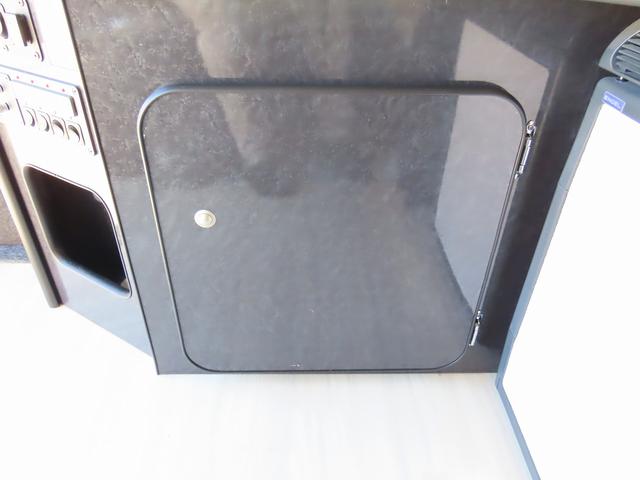 ハイエースワゴン FOCS DSプレミアム キャンピングカー 後席モニター リアヒーター リアクーラー 冷蔵庫 1500Wインバータ 社外ソナー 社外クルコン 18インチAW シングルサブバッテリー シンク ACコンセント 新品タイヤ 外部電源(19枚目)