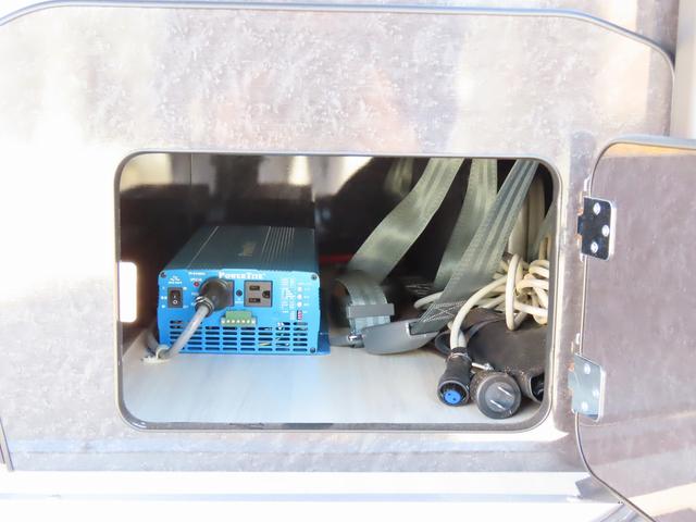 ハイエースワゴン FOCS DSプレミアム キャンピングカー 後席モニター リアヒーター リアクーラー 冷蔵庫 1500Wインバータ 社外ソナー 社外クルコン 18インチAW シングルサブバッテリー シンク ACコンセント 新品タイヤ 外部電源(29枚目)