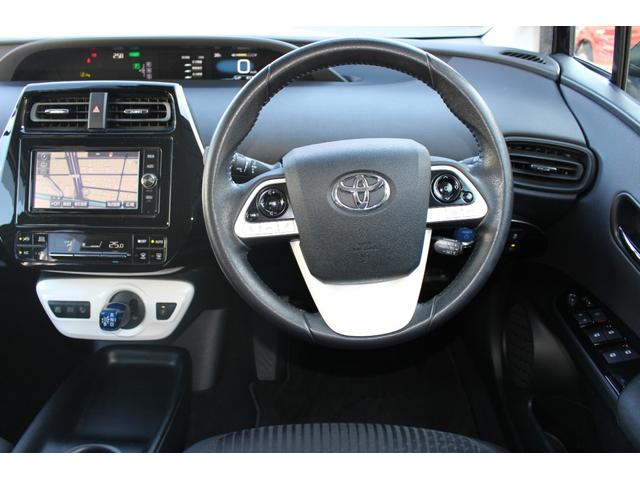 プリウス Sセーフティプラス ワンオナ 衝突回避システム Cソナー クルコン オートマチックハイビーム LEDライト メモリ-ナビ DVD視聴可 地デジフルセグTV ETC装備 Btオーディオ Bモニター スマートKEY(3枚目)