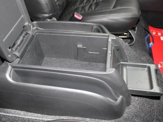 ハイエースワゴン ＧＬ　ハイエースワゴン　ＧＬ　保証付き　後席ベットキット　ＢＬＵＭＥ１８インチアルミホイール　ステラファイブテールレンズ　社外ドアミラーウィンカー　カロッツェリアナビ　社外Ｆスポイラー　車中泊仕様（12枚目）