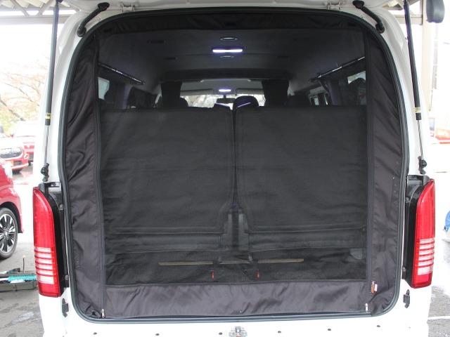 ハイエースワゴン ＧＬ　ハイエースワゴン　ＧＬ　保証付き　後席ベットキット　ＢＬＵＭＥ１８インチアルミホイール　ステラファイブテールレンズ　社外ドアミラーウィンカー　カロッツェリアナビ　社外Ｆスポイラー　車中泊仕様（28枚目）