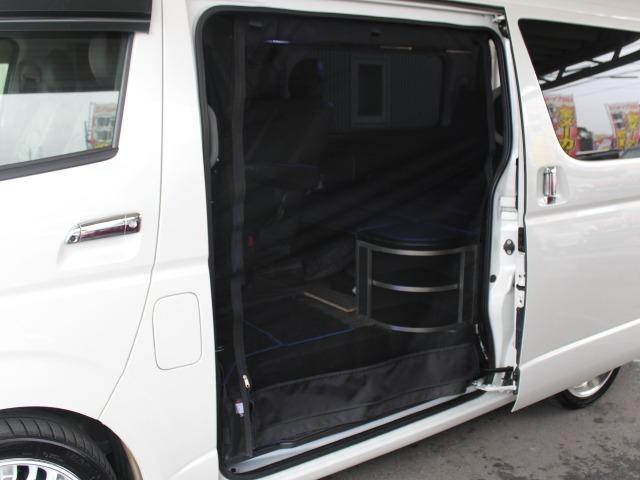 ハイエースワゴン ＧＬ　ハイエースワゴン　ＧＬ　保証付き　後席ベットキット　ＢＬＵＭＥ１８インチアルミホイール　ステラファイブテールレンズ　社外ドアミラーウィンカー　カロッツェリアナビ　社外Ｆスポイラー　車中泊仕様（30枚目）