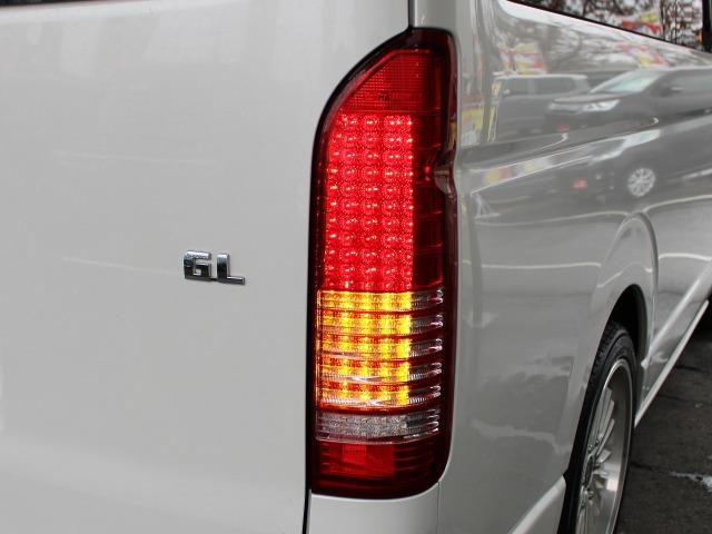 ハイエースワゴン ＧＬ　ハイエースワゴン　ＧＬ　保証付き　後席ベットキット　ＢＬＵＭＥ１８インチアルミホイール　ステラファイブテールレンズ　社外ドアミラーウィンカー　カロッツェリアナビ　社外Ｆスポイラー　車中泊仕様（33枚目）
