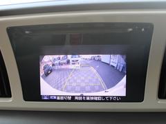 バックカメラがついていますので、バックでの駐車が苦手な方でも大丈夫です。実際のバック駐車は目視でも必ず確認して行ってくださいね。 7