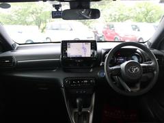 座ったときの視界も広く開放感のあるインパネです。車両感覚もつかみやすく乗りやすいクルマです。ステアリングやシフトノブなどもキレイに仕上げてあります。 5