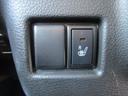 運転席シートヒーター装備。寒い季節にはとても役に立つ有難い装備です。