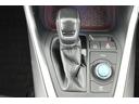 ハイブリッドカーですが運転操作は普通の車と変わりませんのでご安心ください。操作方法はスタッフが説明いたしますのでお気軽にご質問ください