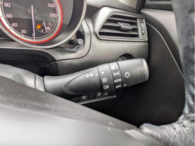 スイフト XRリミテッド 社外CDデッキ BTオーディオ USB接続 衝突軽減ブレーキ レーンアシスト 追従クルコン オートエアコン オートLED フォグ ステアリモコン 革巻ステア 純正16インチアルミ シートヒーター(20枚目)