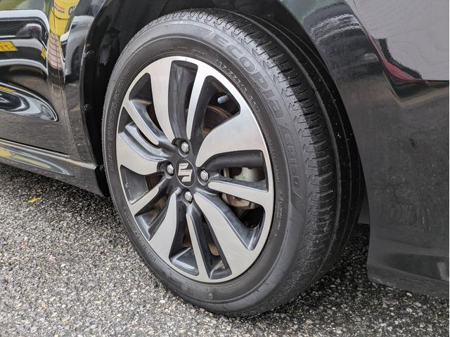 スイフト XRリミテッド 社外CDデッキ BTオーディオ USB接続 衝突軽減ブレーキ レーンアシスト 追従クルコン オートエアコン オートLED フォグ ステアリモコン 革巻ステア 純正16インチアルミ シートヒーター(28枚目)