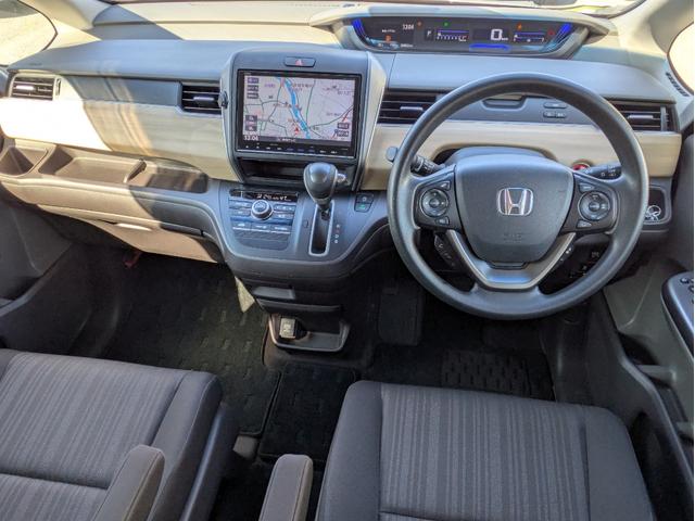 フリード Ｇ・ホンダセンシング　純正メモリーナビ　ＢＴオーディオ　フルセグ　ＤＶＤ　ミュージックサーバー　バックカメラ　衝突軽減ブレーキ　レーンアシスト　追従クルコン　ドラレコ　両側パワスラ　ステアリモコン　オートエアコン　ＥＴＣ（14枚目）