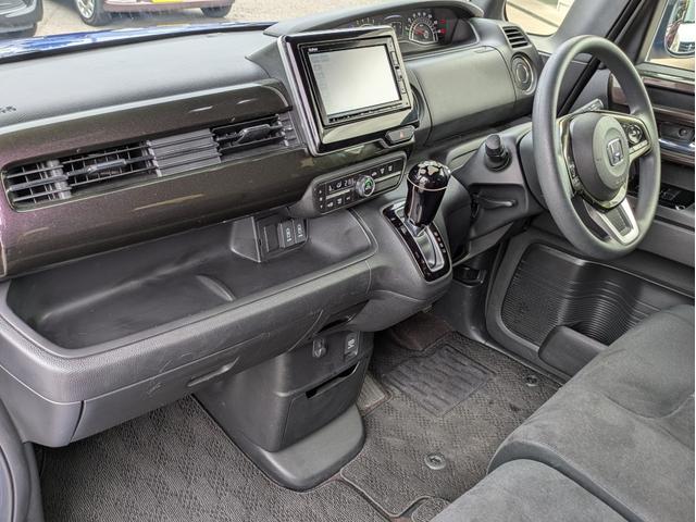 Ｎ－ＢＯＸカスタム Ｇ・Ｌホンダセンシング　純正ナビ　ＢＴオーディオ　ＤＶＤ　バックカメラ　衝突軽減ブレーキ　レーンアシスト　追従クルコン　片側パワスラ　オートＬＥＤ　フォグ　ステアリモコン　オートエアコン　純正アルミ　ロールカーテン　ＥＴＣ（8枚目）