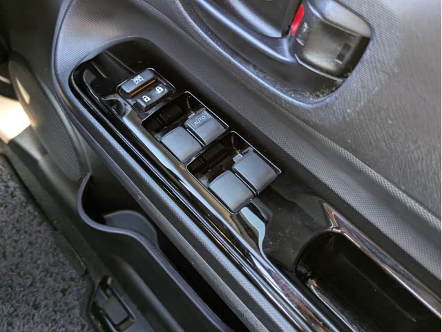 アクア Ｓスタイルブラック　ＳＤナビ　ＢＴオーディオ　フルセグＴＶ　バックカメラ　衝突軽減ブレーキ　レーンアシスト　オートハイビーム　オートライト　オートエアコン　スマートキー　プッシュスタート　ステアリモコン　ＥＴＣ（26枚目）