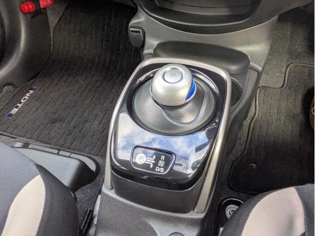 ノート ｅ－パワー　Ｘ　メモリーナビ　ＢＴオーディオ　フルセグＴＶ　ＤＶＤ再生　衝突軽減ブレーキ　レーンアシスト　障害物センサー　オートライト　純正１４インチアルミ　オートエアコン　横滑り防止装置　インテリキー　ＥＴＣ（22枚目）