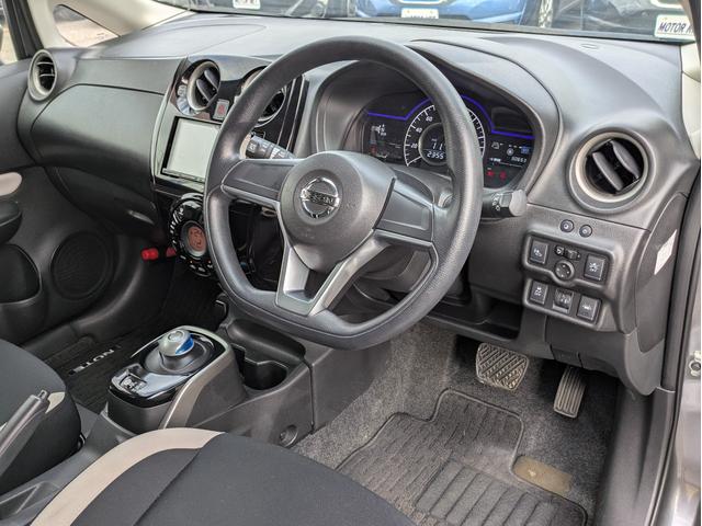 ノート ｅ－パワー　Ｘ　メモリーナビ　ＢＴオーディオ　フルセグＴＶ　ＤＶＤ再生　衝突軽減ブレーキ　レーンアシスト　障害物センサー　オートライト　純正１４インチアルミ　オートエアコン　横滑り防止装置　インテリキー　ＥＴＣ（30枚目）