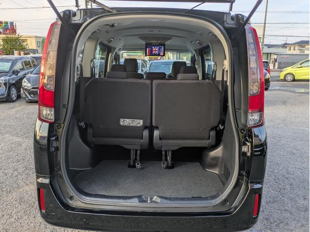 ノア Ｘ　純正ＳＤナビ　ＢＴオーディオ　フルセグＴＶ　ＤＶＤ再生　Ｍサーバー　バックカメラ　後席モニター　片側パワスラ　オートＬＥＤ　フォグ　ステアリモコン　ロールカーテン　ＭＴモード付ＡＴ　ＥＴＣ（12枚目）