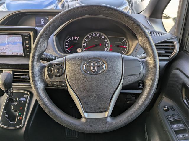 ノア Ｘ　純正ＳＤナビ　ＢＴオーディオ　フルセグＴＶ　ＤＶＤ再生　Ｍサーバー　バックカメラ　後席モニター　片側パワスラ　オートＬＥＤ　フォグ　ステアリモコン　ロールカーテン　ＭＴモード付ＡＴ　ＥＴＣ（13枚目）