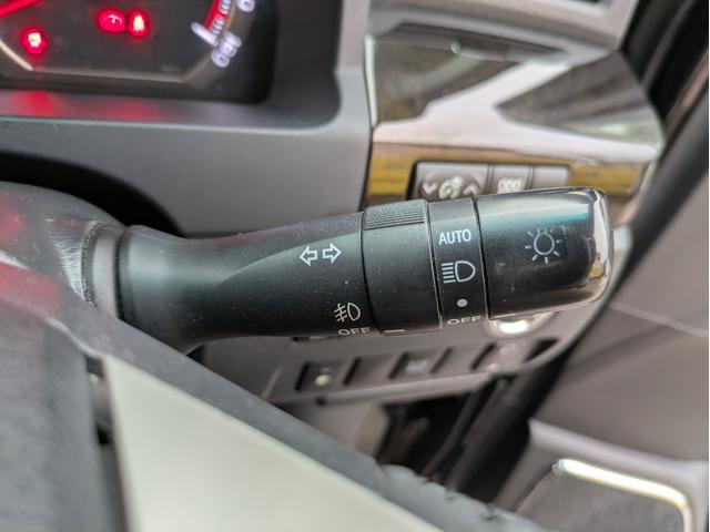 ヴェルファイア ２．４Ｚ　ゴールデンアイズＩＩ　純正ＨＤＤナビ　ＢＴオーディオ　Ｍサーバー　フルセグ　ＤＶＤ　後席モニター　Ｂカメラ　クルコン　障害物センサー　両側パワスラ　オートＨＩＤ　フォグ　ステアリモコン　電動リアゲート　純正アルミ　ＥＴＣ（25枚目）