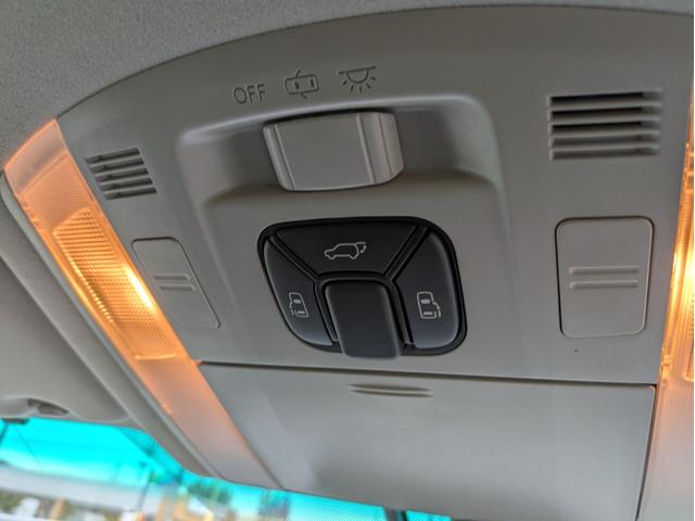 ヴェルファイア ２．４Ｚ　ゴールデンアイズＩＩ　純正ＨＤＤナビ　ＢＴオーディオ　Ｍサーバー　フルセグ　ＤＶＤ　後席モニター　Ｂカメラ　クルコン　障害物センサー　両側パワスラ　オートＨＩＤ　フォグ　ステアリモコン　電動リアゲート　純正アルミ　ＥＴＣ（30枚目）