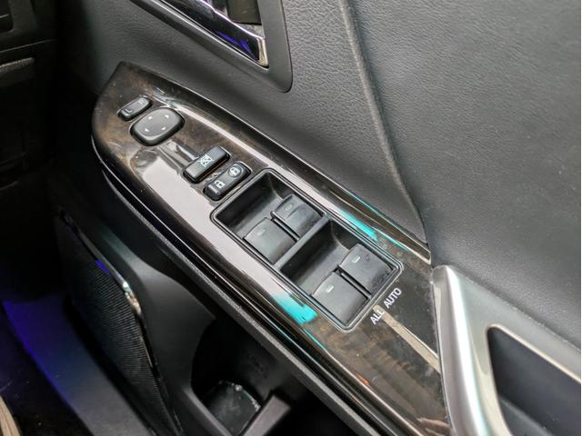 ヴェルファイア ２．４Ｚ　ゴールデンアイズＩＩ　純正ＨＤＤナビ　ＢＴオーディオ　Ｍサーバー　フルセグ　ＤＶＤ　後席モニター　Ｂカメラ　クルコン　障害物センサー　両側パワスラ　オートＨＩＤ　フォグ　ステアリモコン　電動リアゲート　純正アルミ　ＥＴＣ（31枚目）