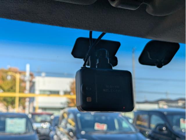 Ｎ－ＯＮＥ プレミアム・Ｌパッケージ　純正メモリーナビ　ＢＴ／ＵＳＢ接続　ワンセグＴＶ　ＤＶＤ再生　バックカメラ　オートエアコン　オートＨＩＤ　フォグ　ステアリモコン　革巻ステア　ドラレコ　アイドルストップ　純正１４インチアルミ　ＥＴＣ（17枚目）