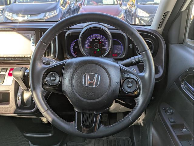 N-ONE プレミアム ツアラー・Lパッケージ 新品タイヤ装着 純正メモリーナビ BTオーディオ バックカメラ ワンセグ USB接続 DVD再生 オートエアコン オートHID フォグ パドルシフト ステアリモコン 純正アルミ 革巻ステア ETC(12枚目)