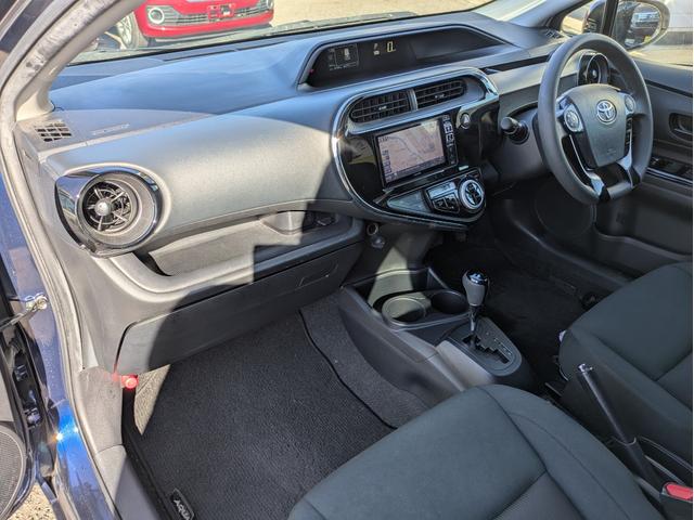 アクア Ｓスタイルブラック　純正ナビ　ＴＶフルセグ　Ｂカメラ　衝突軽減Ｂ　ＢＴ接続　ＢＴオーディオ　障害物センサー　　ＬＥＤライト　フォグランプ　オートＡＣ　シートヒーター　ステアリモコン　ＥＴＣ　オートハイビーム（8枚目）