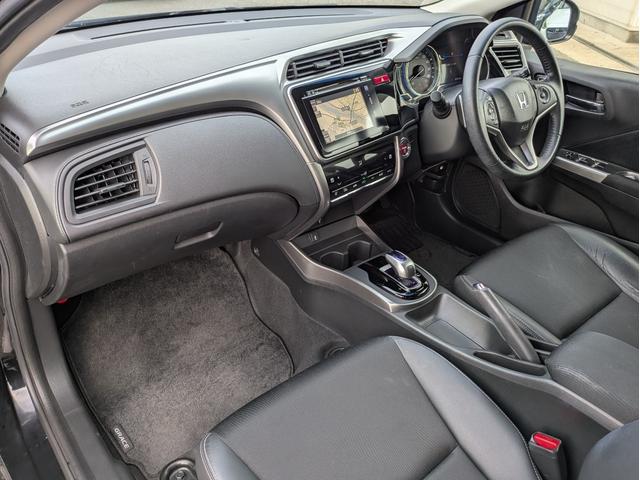 グレイス ハイブリッドＥＸ　純正ナビ　ＢＴオーディオ　ＵＳＢ接続　フルセグ　バックカメラ　衝突軽減ブレーキ　クルコン　オートＡＣ　シートヒーター　ステアリモコン　パドルシフト　純正アルミ　オートＬＥＤ　フォグ　ドラレコ　ＥＴＣ（8枚目）