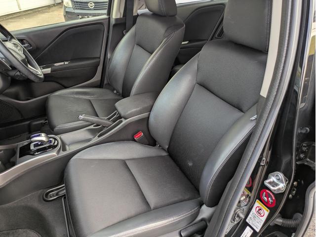 グレイス ハイブリッドＥＸ　純正ナビ　ＢＴオーディオ　ＵＳＢ接続　フルセグ　バックカメラ　衝突軽減ブレーキ　クルコン　オートＡＣ　シートヒーター　ステアリモコン　パドルシフト　純正アルミ　オートＬＥＤ　フォグ　ドラレコ　ＥＴＣ（9枚目）