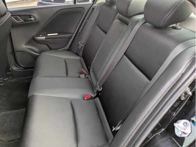 グレイス ハイブリッドＥＸ　純正ナビ　ＢＴオーディオ　ＵＳＢ接続　フルセグ　バックカメラ　衝突軽減ブレーキ　クルコン　オートＡＣ　シートヒーター　ステアリモコン　パドルシフト　純正アルミ　オートＬＥＤ　フォグ　ドラレコ　ＥＴＣ（10枚目）