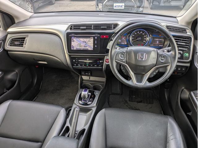 グレイス ハイブリッドＥＸ　純正ナビ　ＢＴオーディオ　ＵＳＢ接続　フルセグ　バックカメラ　衝突軽減ブレーキ　クルコン　オートＡＣ　シートヒーター　ステアリモコン　パドルシフト　純正アルミ　オートＬＥＤ　フォグ　ドラレコ　ＥＴＣ（13枚目）