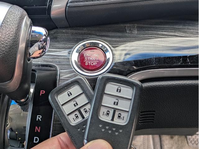 オデッセイ アブソルート・ＥＸ　メモリーナビ　ＢＴ／ＵＳＢ接続　フルセグ　Ｍサーバー　後席モニター　衝突軽減Ｂ　Ｂカメラ　障害物センサー　クルコン　ドラレコ　両側パワスラ　オートＬＥＤ　フォグ　ステアリモコン　パドルシフト　ＥＴＣ（29枚目）