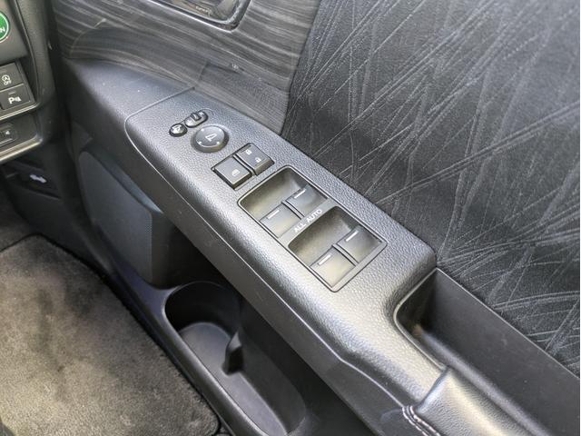 オデッセイ アブソルート・ＥＸ　メモリーナビ　ＢＴ／ＵＳＢ接続　フルセグ　Ｍサーバー　後席モニター　衝突軽減Ｂ　Ｂカメラ　障害物センサー　クルコン　ドラレコ　両側パワスラ　オートＬＥＤ　フォグ　ステアリモコン　パドルシフト　ＥＴＣ（30枚目）