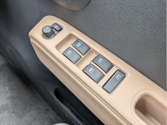 ミラココア ココアプラスＸ　ＣＤデッキ　ＵＳＢ接続　ＡＵＸ接続　オートエアコン　アイドリングストップ　ＬＥＤヘッドライト　ＬＥＤイルミネーション　盗難防止装置　電動格納ミラー　ルーフレール（18枚目）