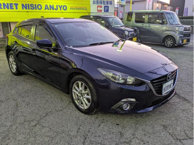 アクセラスポーツ １５Ｓ　衝突軽減ブレーキ　バックカメラ　純正ＳＤナビ　ＢＴオーディオ　ＵＳＢ接続　フルセグＴＶ　ＤＶＤ　オートエアコン　フロントフォグ　ステアリングリモコン　革巻ステア　ＭＴモード付ＡＴ　純正アルミ　ＥＴＣ（28枚目）