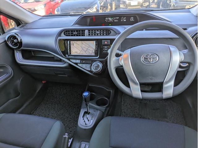 アクア Ｓ　純正ＨＤＤナビ　ＢＴオーディオ　フルセグＴＶ　ミュージックサーバー　ＤＶＤ再生　バックカメラ　オートライト　オートエアコン　スマートキー　ウインカーミラー　ＥＴＣ（13枚目）