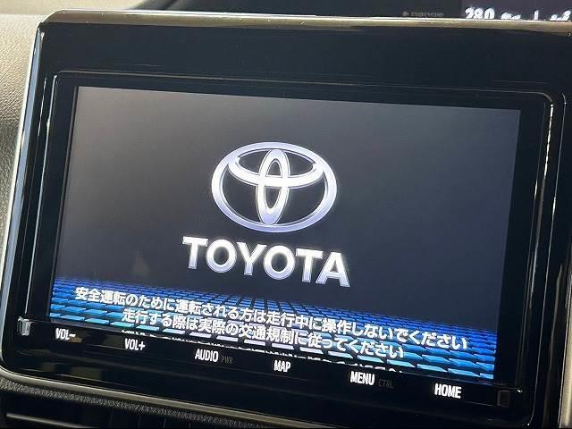 純正９型ナビ。音楽の録音やＤＶＤの再生、フルセグ、ブルートゥースお楽しみいただけます。